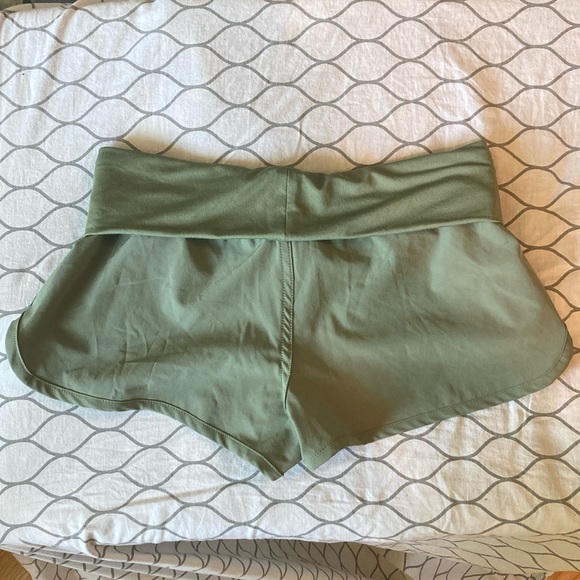 Green Roxy shorts. - Picture 5 of 5